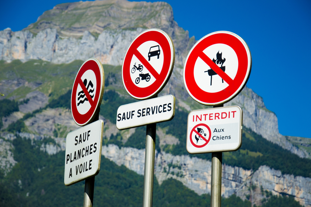 Panonceau de signalisation pour les interdictions d'arrêt et de  stationnement