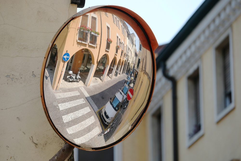 Miroir de route pour usage domaine public