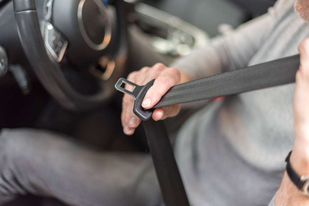 Dispositif de retenue de ceinture de sécurité de voiture pour
